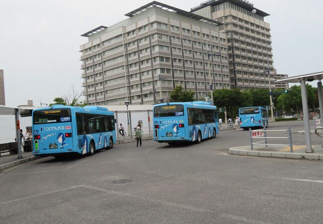 駅前に