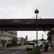 かつての貨物線・山下臨港線跡を遊歩道として整備