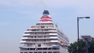 日本船籍最大の客船、ラグジュアリーで料理もおいしく、フレンドリーなおもてなし