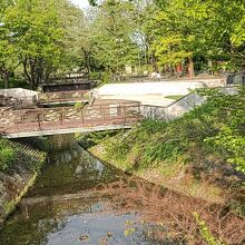 庭園に至る手前の橋
