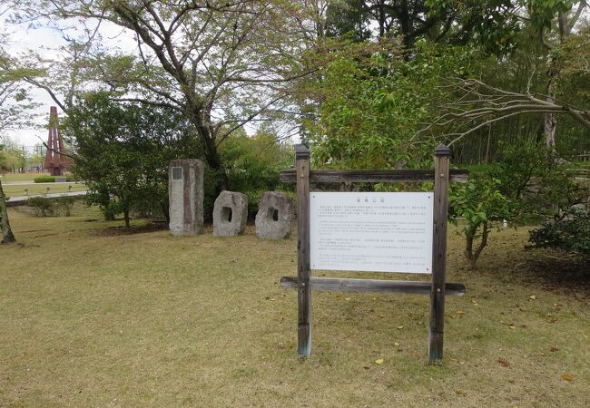 彦根城の玄宮園西側にある家族連れ向けの公園から本格的な競技場まで揃った公園です。