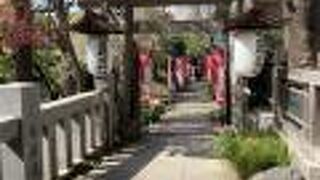 正式名称は忍岡稲荷だそうです