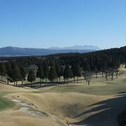 阿蘇外輪山を望む絶景のゴルフ場