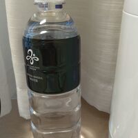 サービスのミネラルウォーター