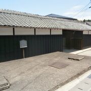 知多木綿で栄えた岡田地区に残されている建造物