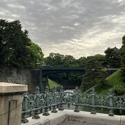 皇居の正門前