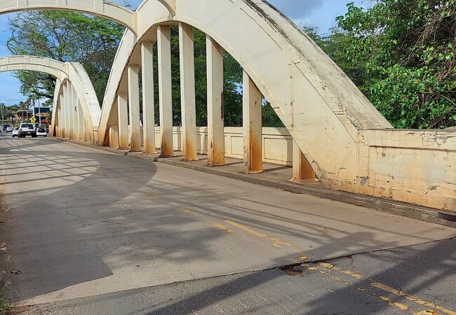 アナフル ブリッジ （Anahulu Bridge）