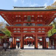 三宮駅にちかい格調高い神社。生田の森が有名。