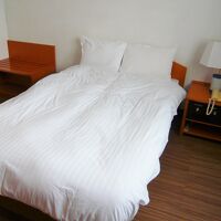 余裕のダブルベッドで清潔です