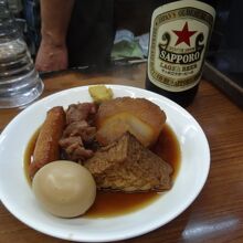 味が染みたおでんとサッポロビール赤星。