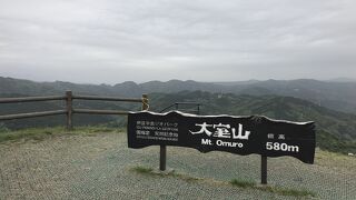 大室山（静岡県伊東）：すり鉢型の360°のパノラマが広がる火山、徒歩での登山禁止
