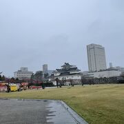 緑豊かな広々とした公園