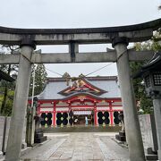 中心地にある神社