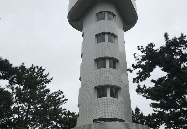 門脇埼灯台（静岡県伊東）：無料の展望台を兼ねて