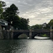 皇居のシンボル的な橋