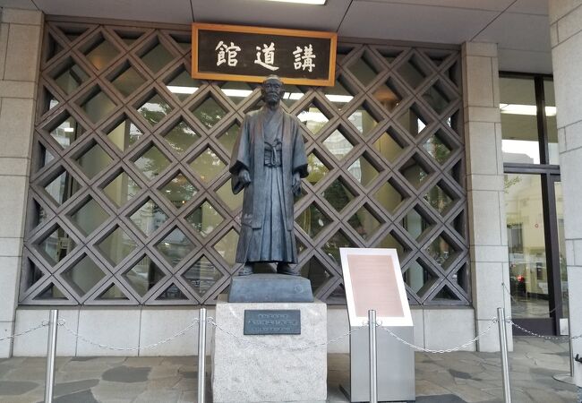 嘉納治五郎像 (講道館)