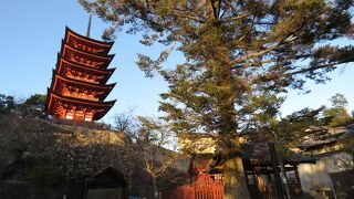 厳島神社を見学後に近くを通ったので、見えました。
