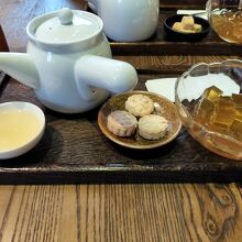 台湾茶と菓子のセット(東方美人茶)
