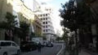 大丸神戸の裏側の通り