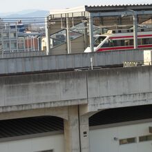 部屋から伊勢崎線の電車が見えました