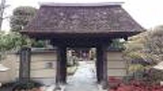 山門は江戸時代中期に造られたもの