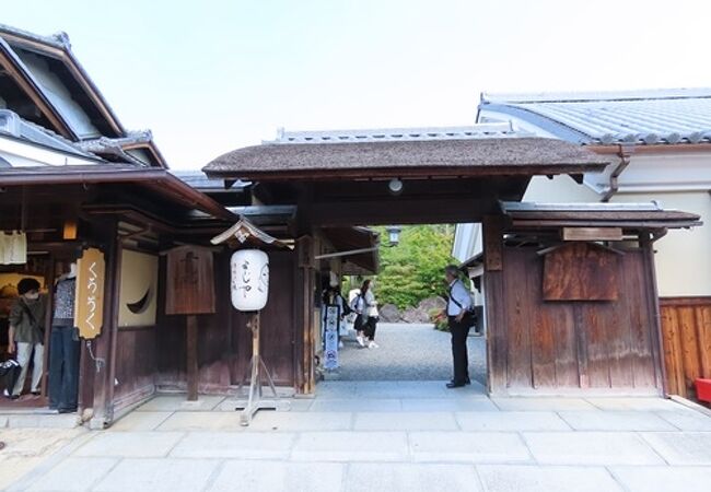 商業施設としてけっこう観光客が集まっていました