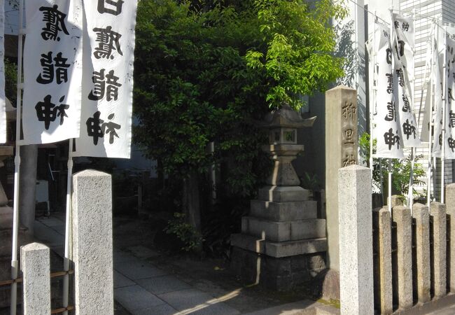 笹島交差点の近くに鎮座する神社