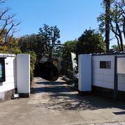 寺町の中にある落ち着いた雰囲気の寺院