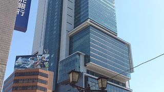 ３４階建ての超高層ビル