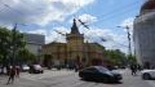 聖サヴァ大聖堂の手前のスラヴィヤ広場まで