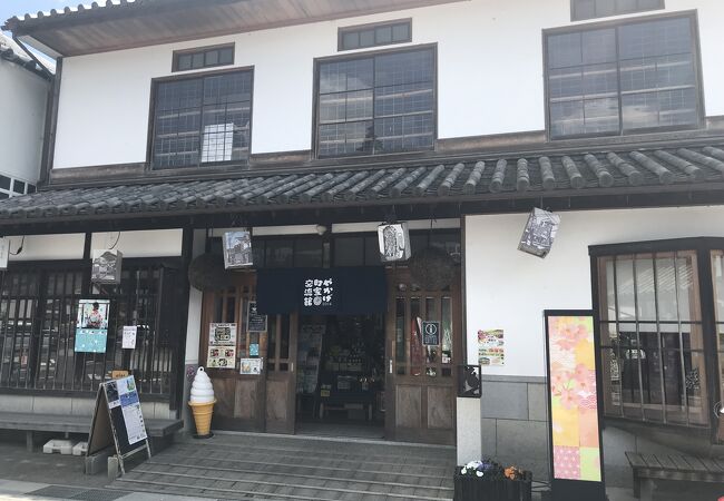 昭和初期の古民家を改修した趣のある建物