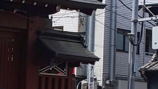 旧甲州街道と交差