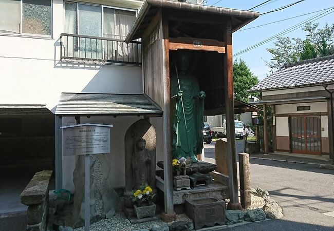 江戸時代の元禄４年（１６９１年）建立