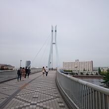 歩行者と自転車専用の橋