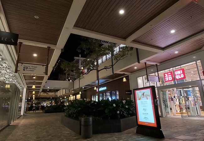 ユニクロ (アラモアナ店) （UNIQLO (Ala Moana)）