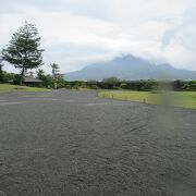 鹿児島を象徴する雄大な活火山です