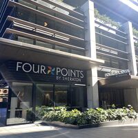 一つ通りを中に入ります。アイスのお店が美味しい。