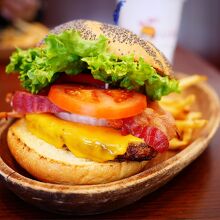 厚切りチェダーベーコンバーガー