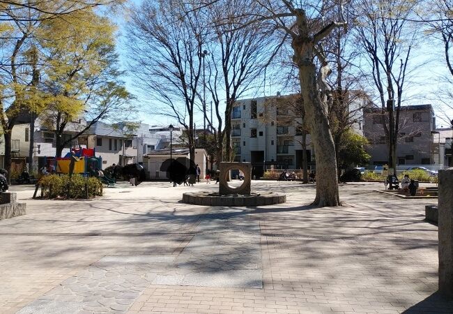 駅から近いが住宅街の公園