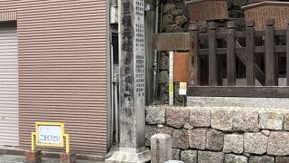 猿沢池近くにあります。