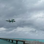 飛行機を間近で見れます。