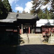 自然の中に溶け込んだ神社