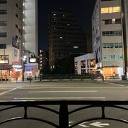 渋谷川に架かる橋の一つです