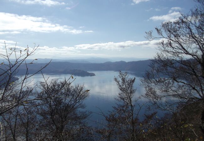 十和田湖を眼下に見下ろす