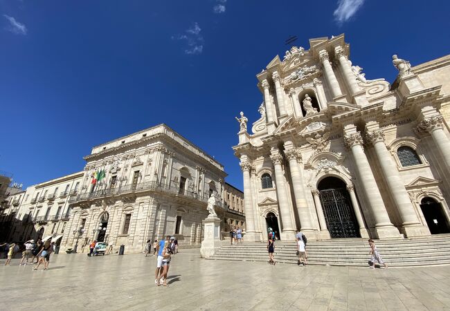 イタリア　ドゥオーモ カターニア大聖堂と大聖堂広場 | アーモイタリア