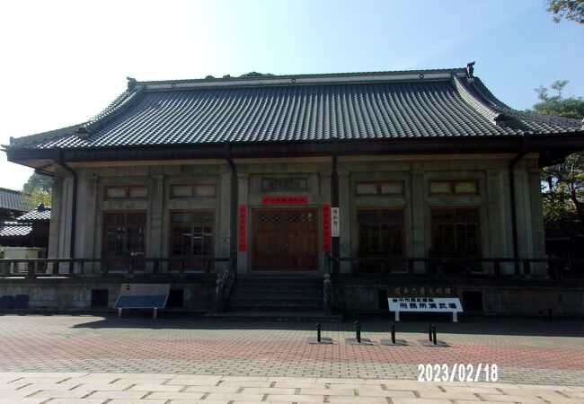 日本統治の時代の建物です。