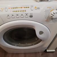 洗濯機（小さい袋入りの洗剤があったが持参した洗剤を使用した）