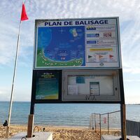 アンスバタの海岸は護岸工事中、またサメ出没で遊泳禁止