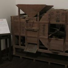 木製の農業用機器も展示されていました。