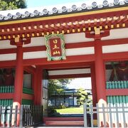 駅近ながら庭園のある落ち着いた寺院